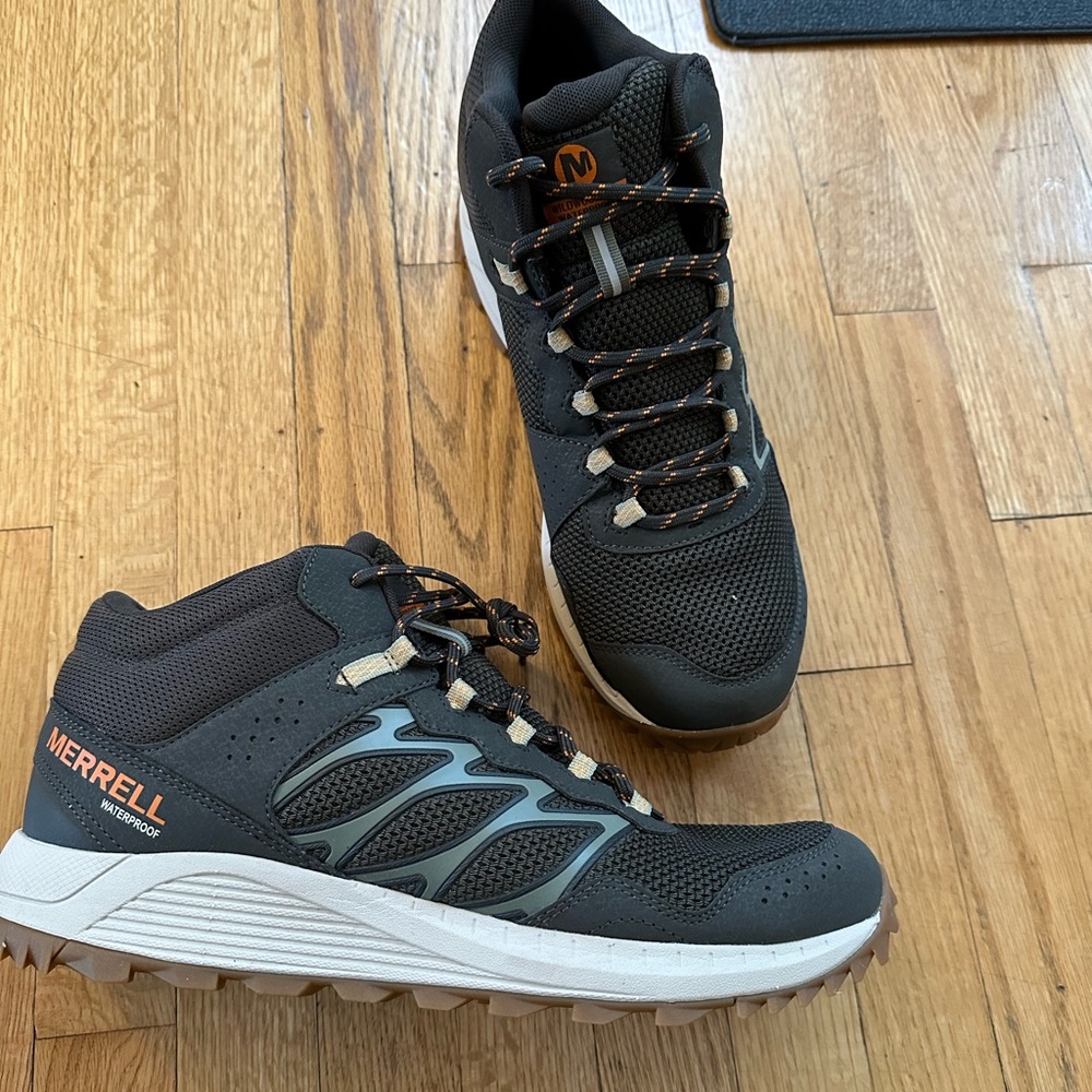 Men’s Merrill Hiking Boots NWT